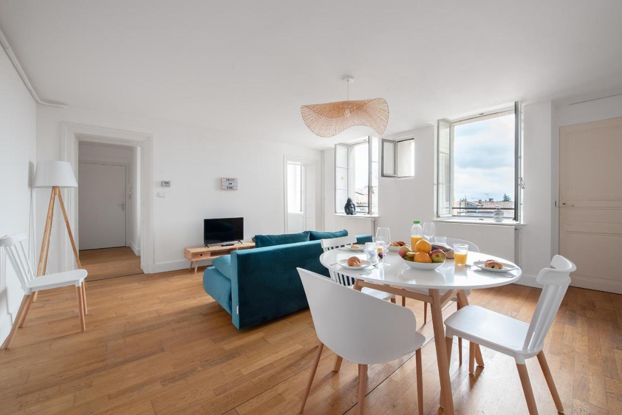 Charmand Duplex Avec Vue Sur La Cite & Les Toits Lägenhet Carcassonne Exteriör bild